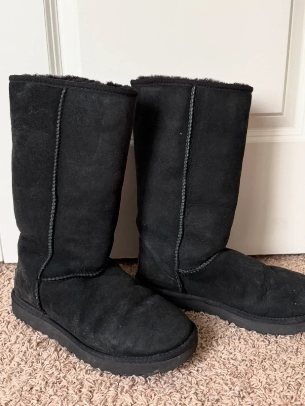Ugg's Classic Tall Black - Size 8